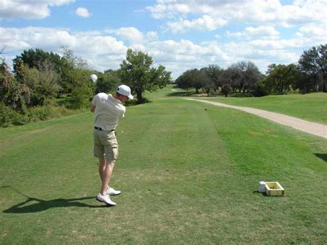 par-3-course-at-lake-waco-country-club