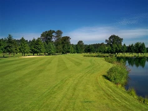 par-3-course-at-riverbend-golf-complex