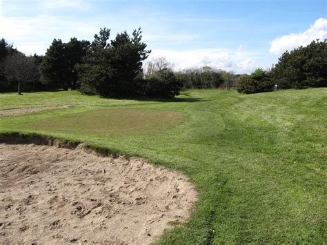 pitch-putt-course-at-island-golf-center