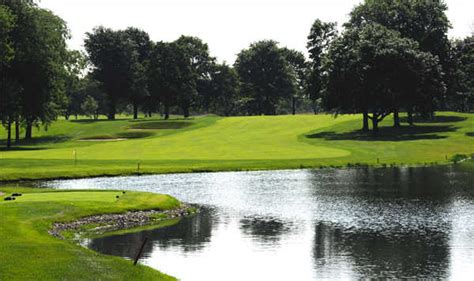 red-course-at-twin-orchard-country-club