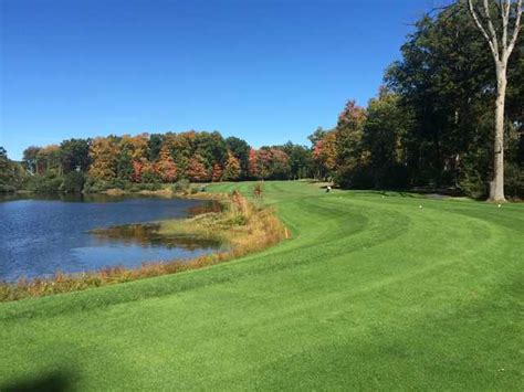 red-gold-course-at-flanders-valley-golf-club