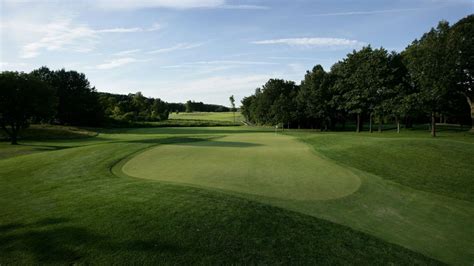 red-gold-course-at-saskatoon-golf-club