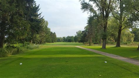 red-white-course-at-west-ottawa-golf-club