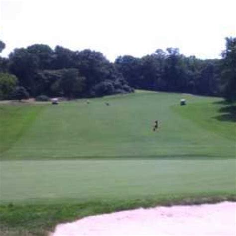 regulation-eighteen-course-at-smithtown-landing-golf-club