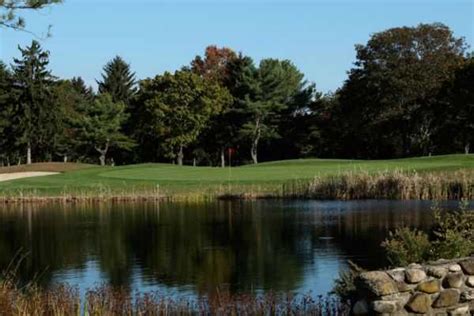 spruce-dogwood-course-at-middle-island-country-club