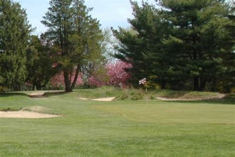 the-nine-hole-par-3-course-at-bel-aire-golf-club