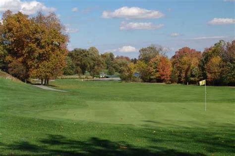 valley-lake-course-at-farmstead-golf-country-club