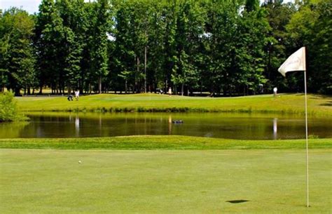 white-blue-course-at-aeropines-golf-course