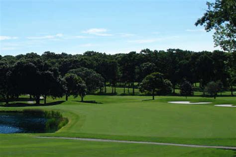 white-blue-course-at-glen-oaks-club