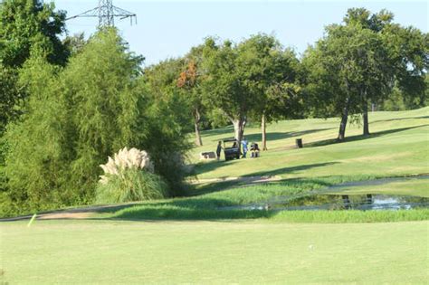 white-blue-course-at-grand-prairie-municipal-golf-course