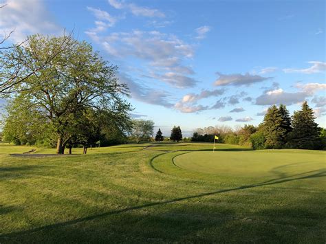 white-blue-course-at-ives-grove-golf-links