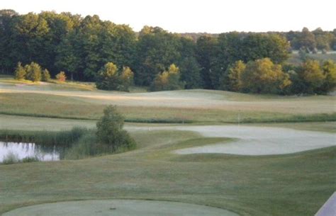 white-blue-course-at-mistwood-golf-course