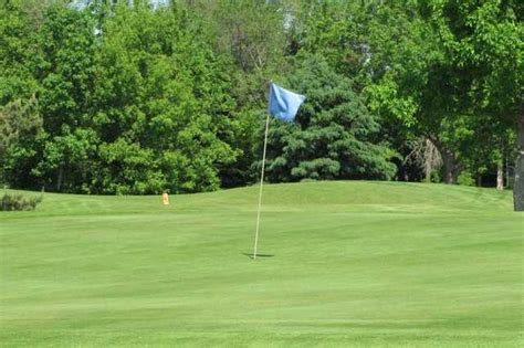 white-blue-course-at-rich-valley-golf-club