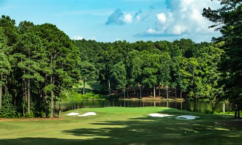 white-columns-golf-club