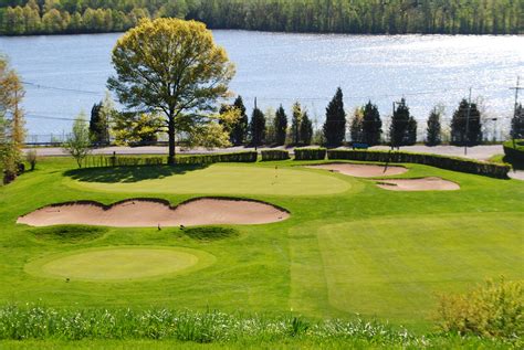 woodland-lakeside-course-at-blue-hill-golf-course