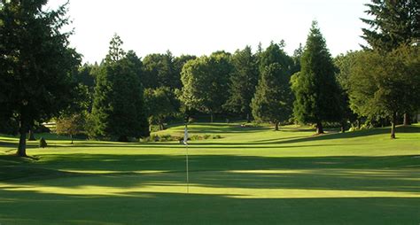 yellow-green-course-at-charbonneau-golf-club