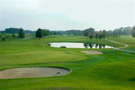 yellow-white-course-at-willowbrook-golf-club