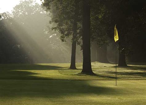 eighteen-hole-course-at-old-wayne-golf-club