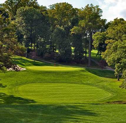 middle-back-course-at-rolling-green-golf-club