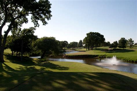 oak-tree-golf-course